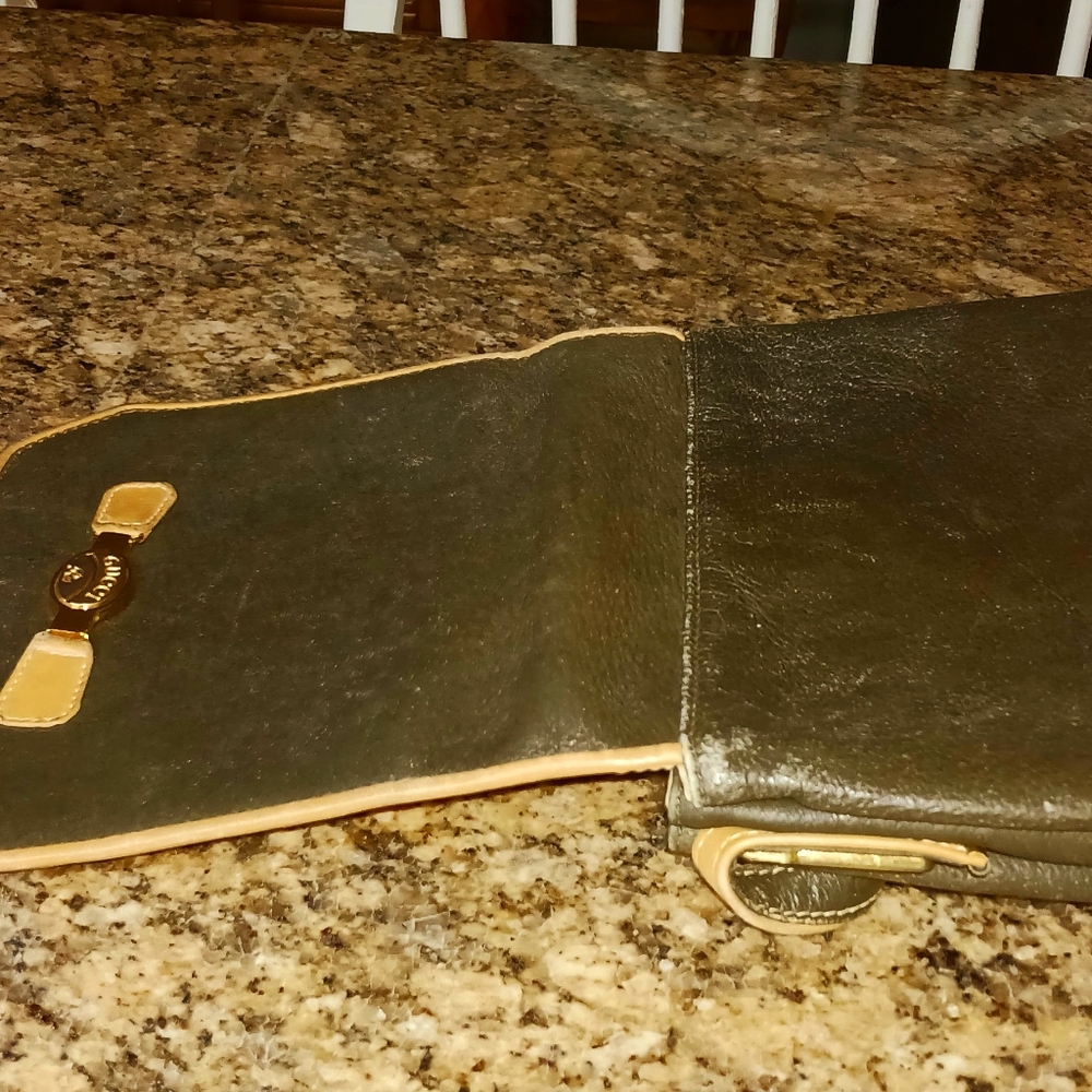 Gucci  Plus Vintage Leather Crossbody Messenger Bag. Accepting offers! - Picture 7 of 16